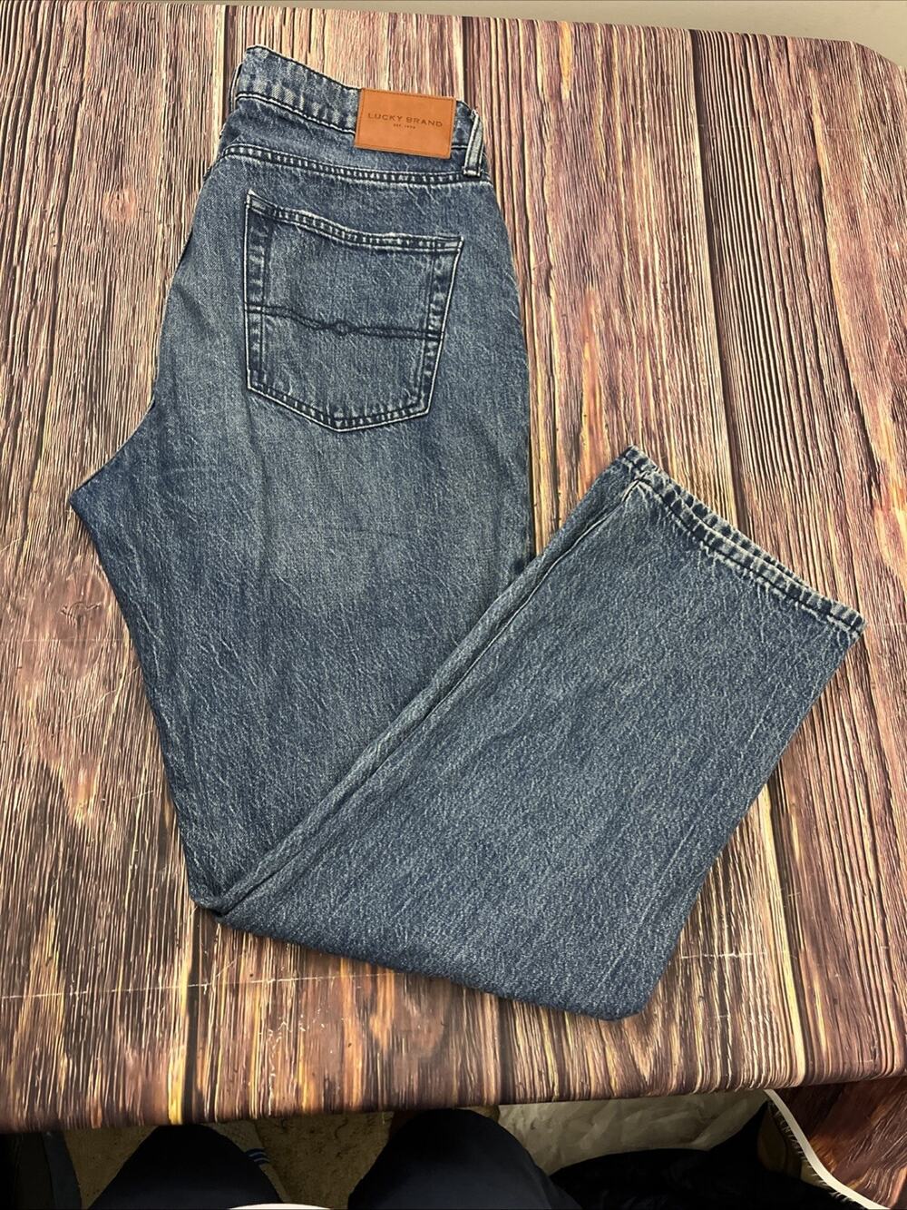Lucky Brand 363 Straight Light Wash Jeans Mens 34x32 (Measures 35x31)